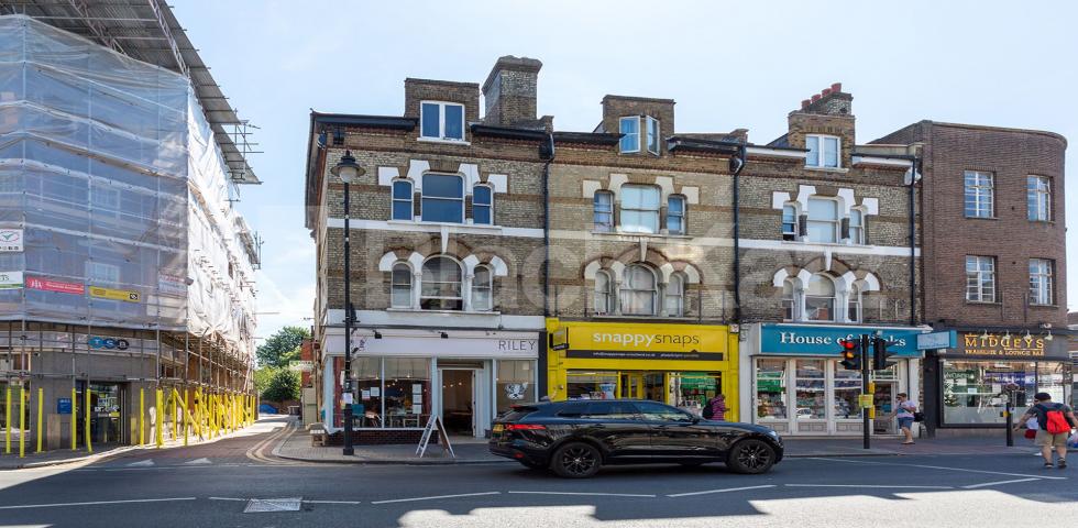 			INCLUDES COUNCIL TAX, 1 Bedroom, 1 bath, 1 reception Flat			 Broadway Parade, Crouch End